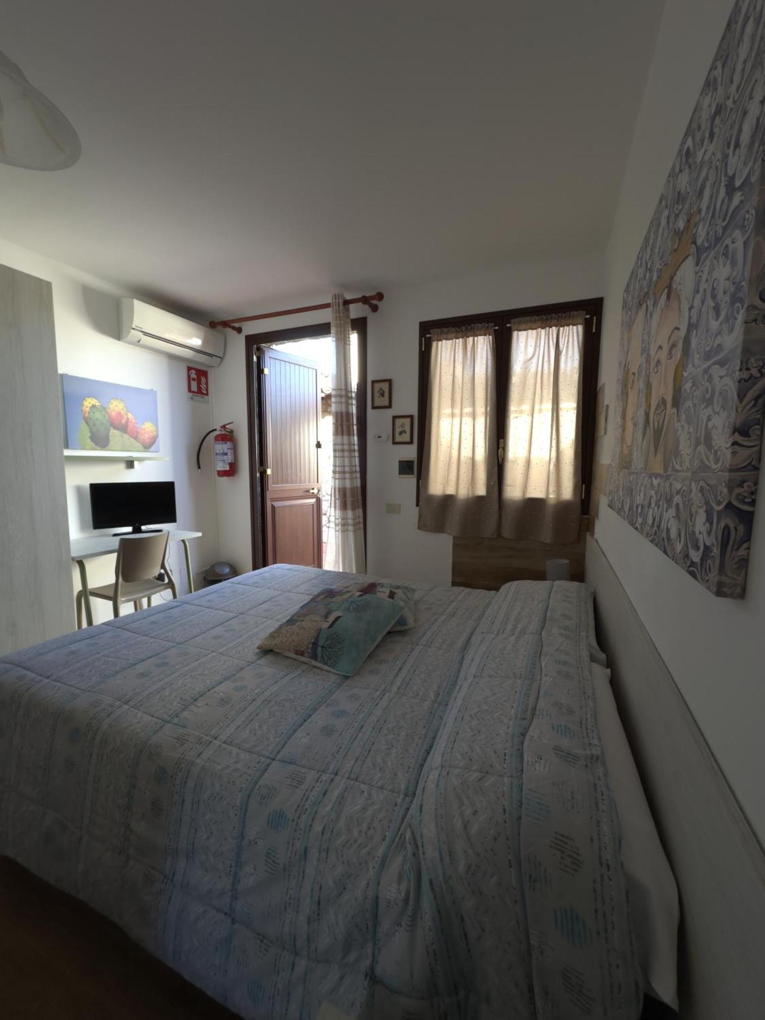 Mareblu Bed & Breakfast Чефалу Екстериор снимка